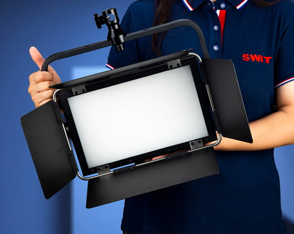SWIT CL-M100D High-Bright Mini-Size Easy-Setup Fanless Bi-color Panel Ligh 100W 3400Lux