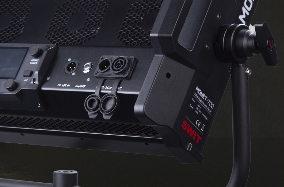 SWIT MONET-700 RGBWW Professional Panel LED Light 700W - 20.000 lux 