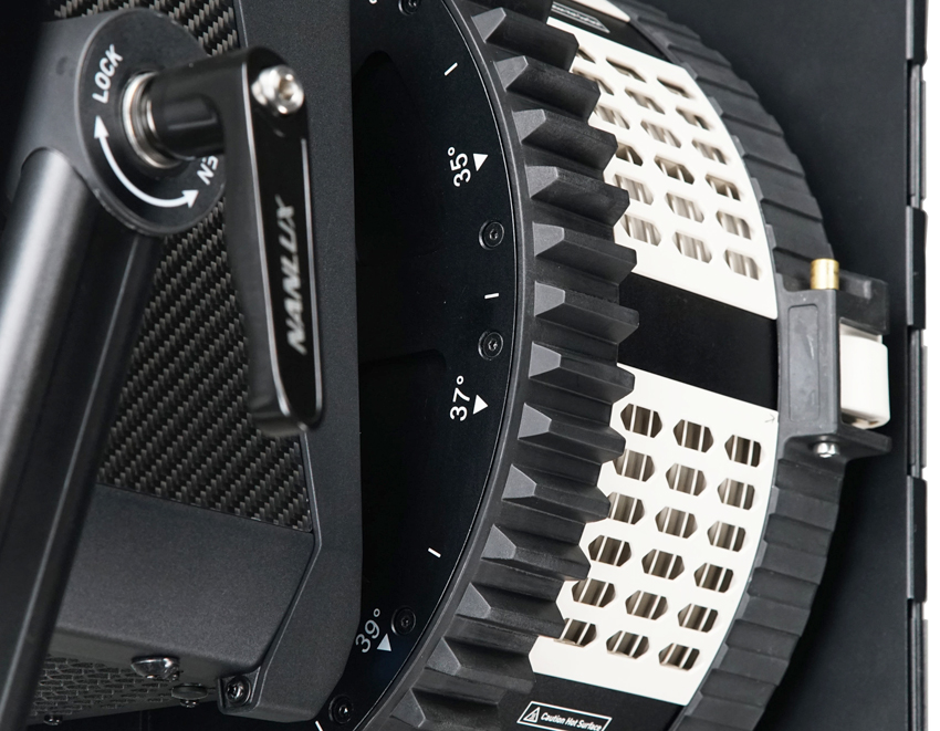 Nanlux FL-28 kompakte Fresnel Linse für die EVOKE Serie (NX-FL28) 