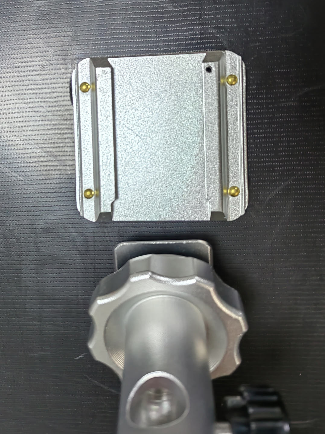  M01 Schiebearretierung mit Zubehöraufnahme zum sicheren Befestigen von RayFlex-Reflektoren 45x45cm