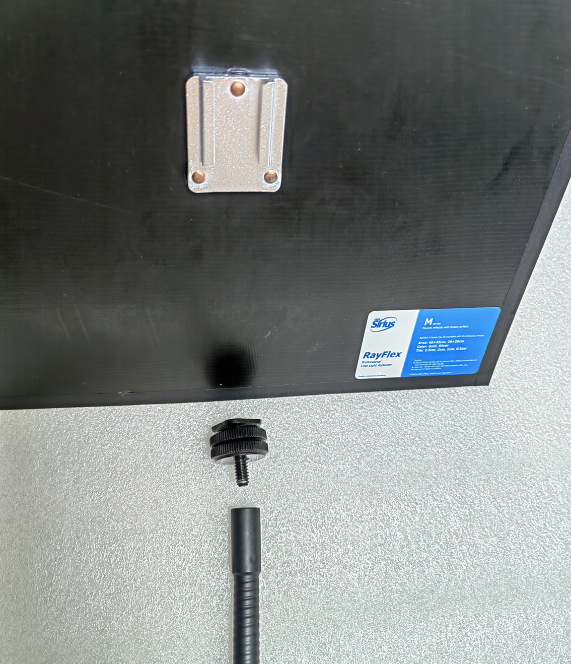 ROD01 - Stabiler flexibler Haltearm zum sicheren Halten von RayFlex Multispiegel-Reflektoren 25x25cm